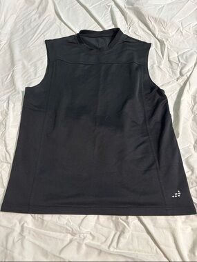 Black Sleeveless Athletic Tank Top